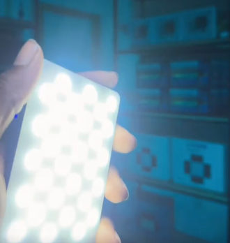 كشاف VL-60BL هو إضاءة LED صغيرة ومحمولة للتصوير