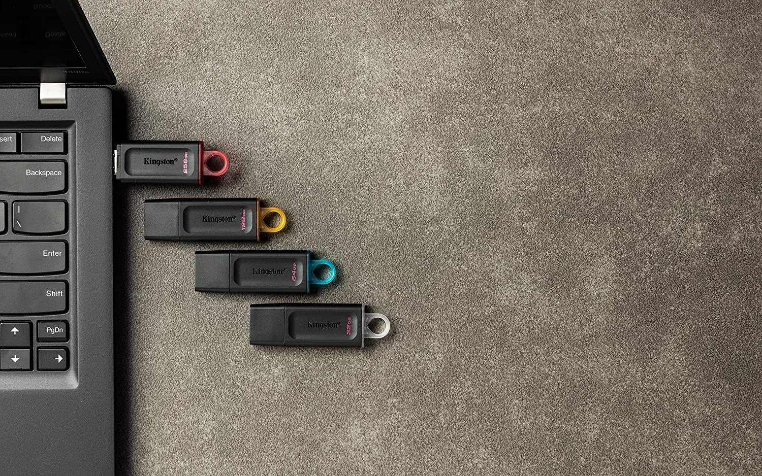 كينجستون ذاكرة فلاش USB 3.2 اكسوديا سعة 128 جيجا من داتا ترافلر (DTX/128GBCR)